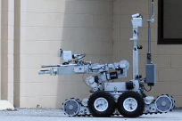 Remote bomb disposal robot