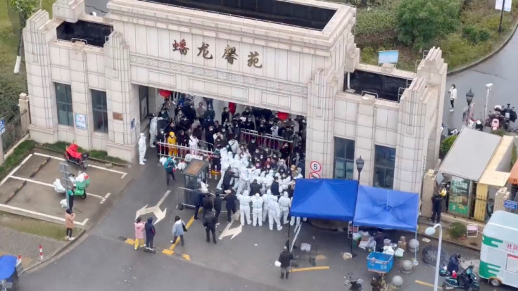 Residents confront COVID-19 staff in Shanghai