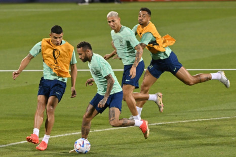 Neymar (2nd L) could return for Brazil against South Korea on Monday