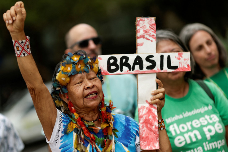Brazilians demonstrate for the Climate in defense of socio-environmental policies in Brasilia