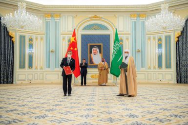 Saudi Crown Prince Mohammed Bin Salman stands with Chinese President Xi Jinping in Riyadh