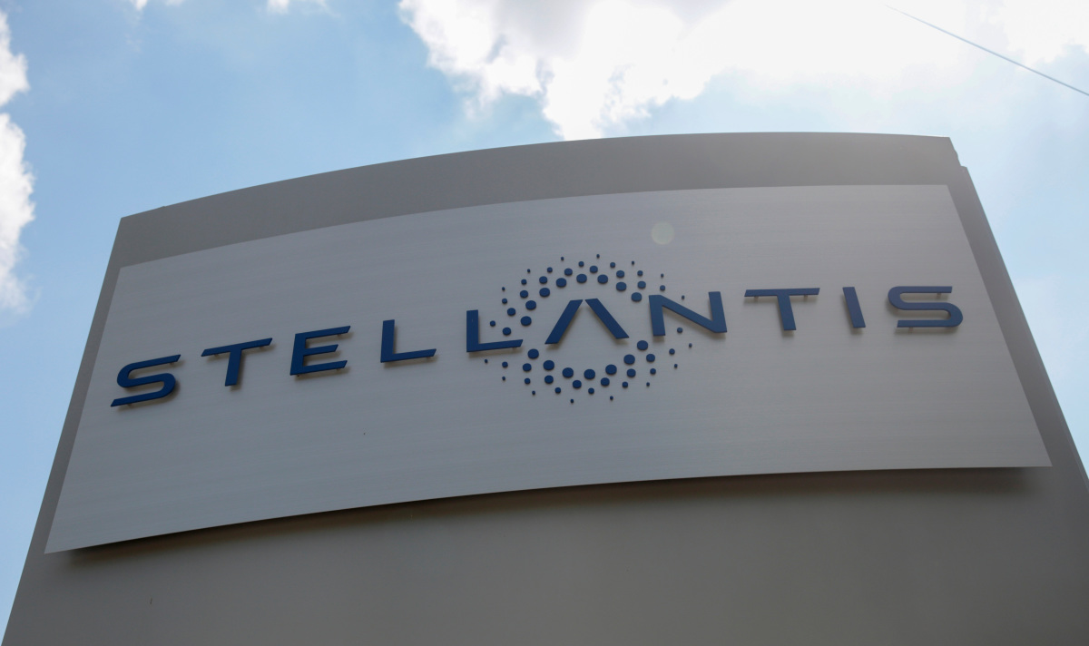 Stellantis In Negotiations To Buy Hydrogen Fuel Cell Company Symbio ...