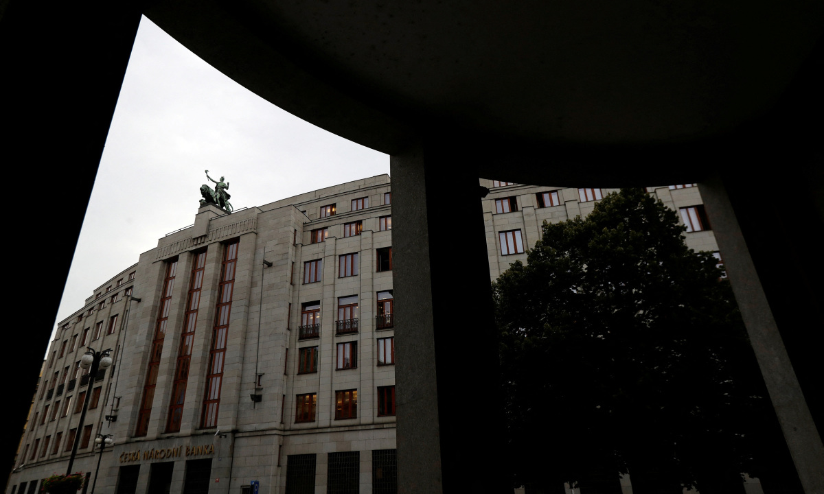 Czech Policymaker Dedek Says Steady Rates Needed As Inflation Peaks