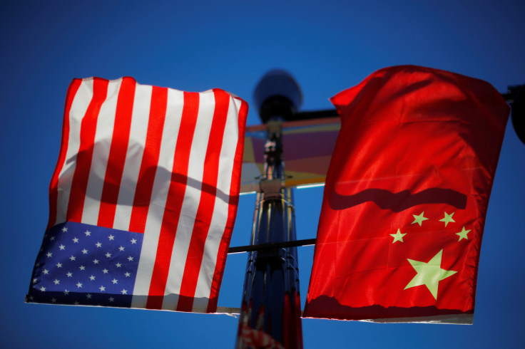 Bendera Amerika Serikat dan Cina berkibar di Boston