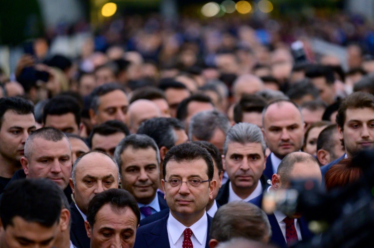 Huge Crowds Rally To Support Istanbul's Banned Mayor | IBTimes