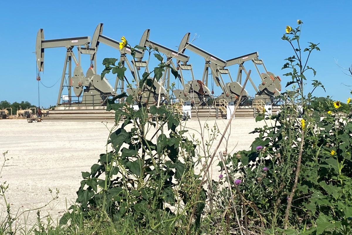 Survey Finds U.S. Shale Executives Plan to Hold Oil Production Steady Amid Iran Conflict