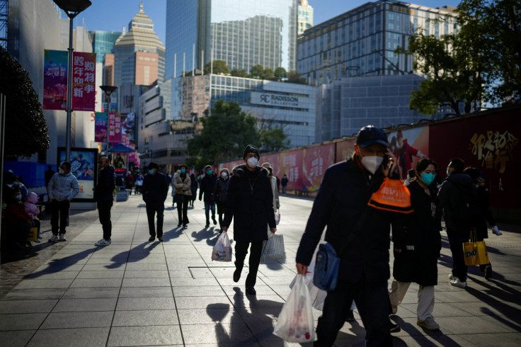 People return to work despite continuing COVID-19 outbreak in Shanghai