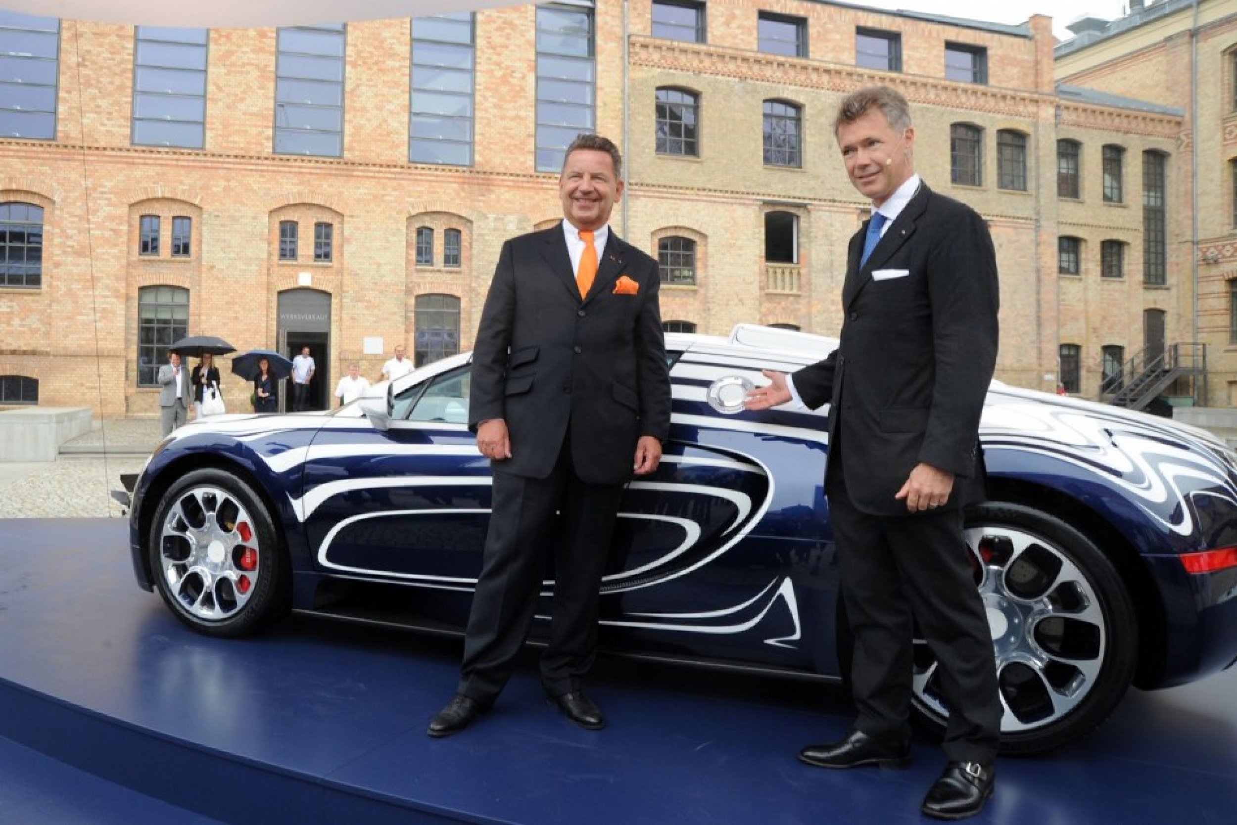 Unique Pictures World Debut of Bugatti LOr Blanc