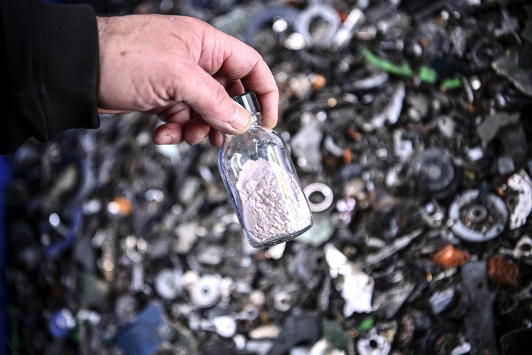 https://d.ibtimes.com/en/full/4405151/rare-earth-minerals-are-crucial-manufacture-magnets-used-industries-future-like-wind.jpg
