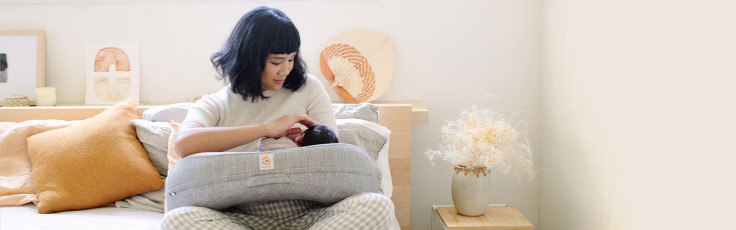 NATURAL CURVE NURSING PILLOW: EASY FEEDING 