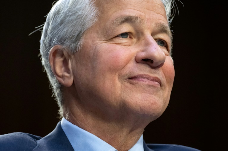 https://d.ibtimes.com/en/full/4405965/jpmorgan-chase-chief-executive-jamie-dimon-said-us-economy-remains-strong-faced-headwinds.jpg