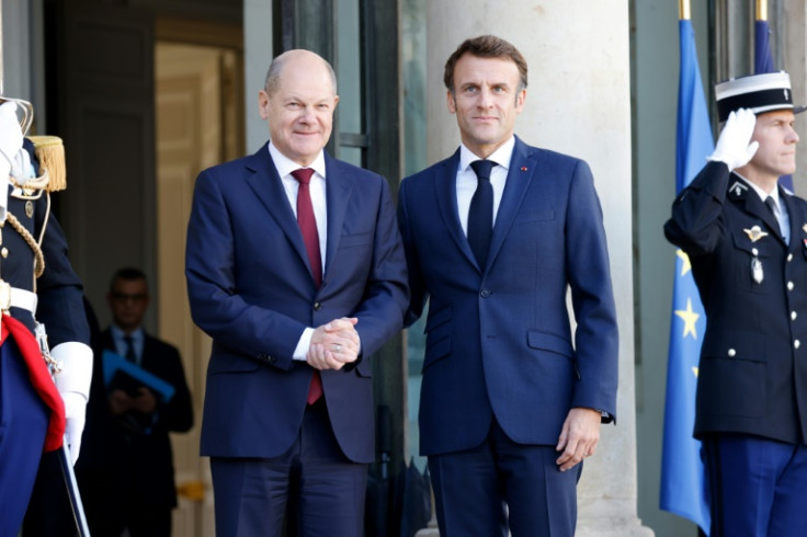 Chancellor Olaf Scholz (L) and President Emmanuel Macron have yet to build a warm personal bond