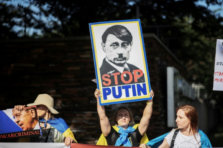 Members of the Ukrainian community in South Africa protested against Lavrov's visit
