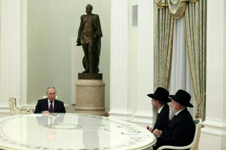 Vladimir Putin (L) meets Russia's Chief Rabbi Berel Lazar (2R) and Federation of Jewish Communities President Alexander Boroda at the Kremlin