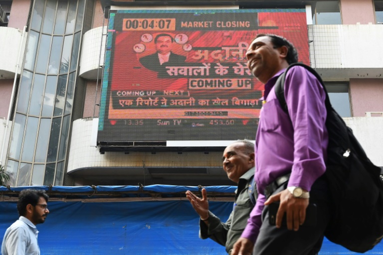 Large Investors Pull Adani’s .5 Bn Share Sale Through After Stock Rout