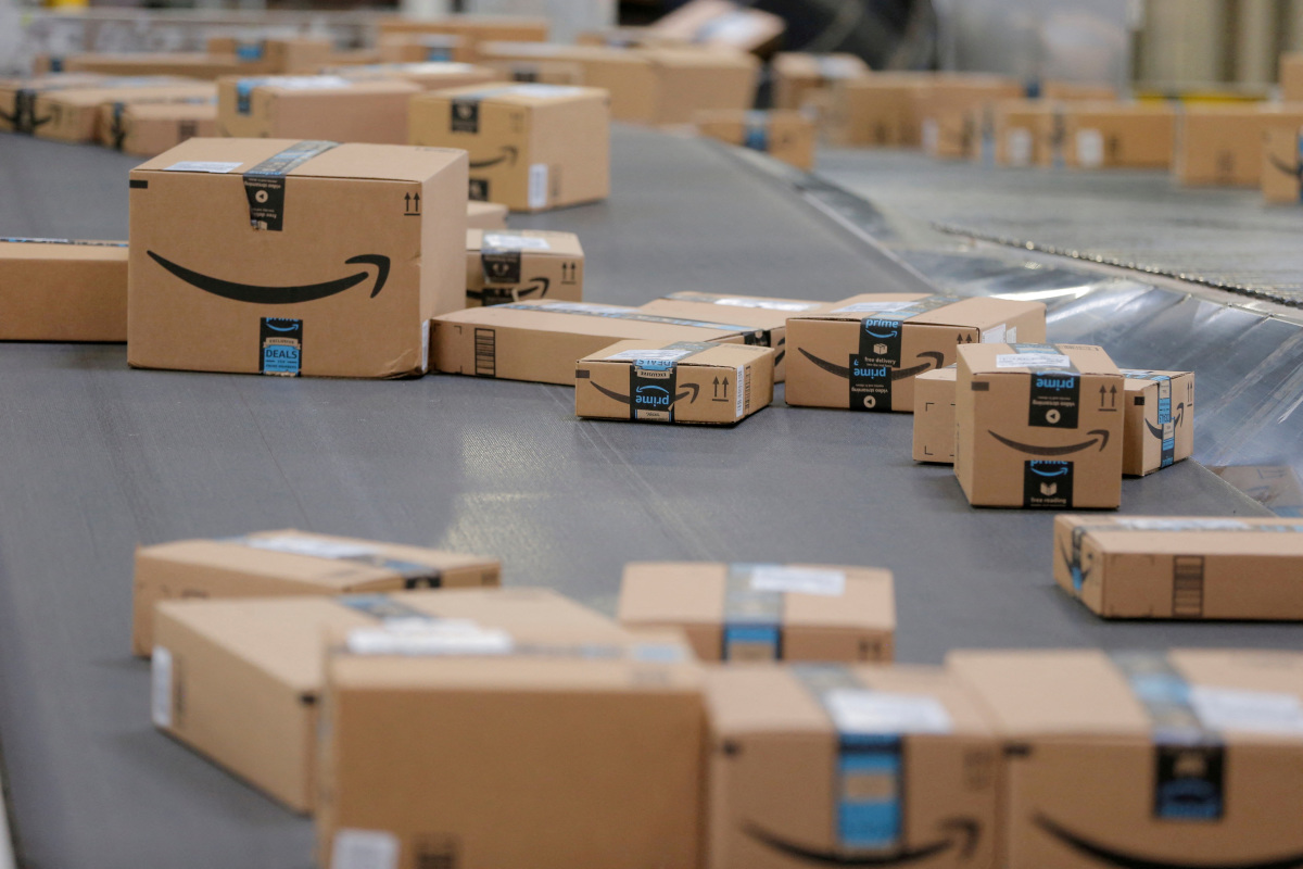 Amazon's Outlook Disappoints As Customer Budgets Stay Tight | IBTimes