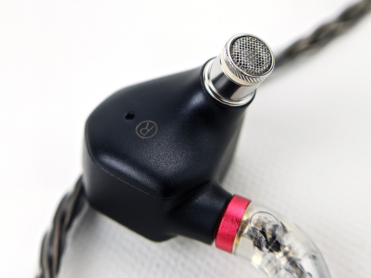 Hands-on with FiiO FH7S IEM