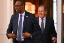 Russian Foreign Minister Sergei Lavrov (right) and his Malian counterpart Abdoulaye Diop met in Moscow on May 20, 2022