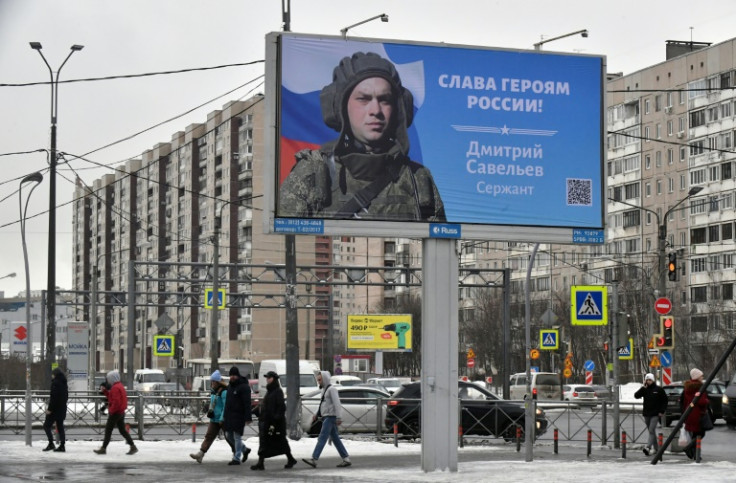 A billboard with a Russian serviceman in Saint Petersburg and the slogan: "Glory to the Heroes of Russia!"