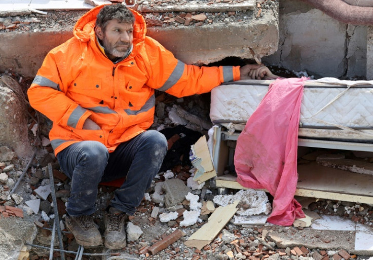 The picture of Mesut Hancer in Turkey holding his 15-year-old daughter's hand after she died symbolised the tragedy