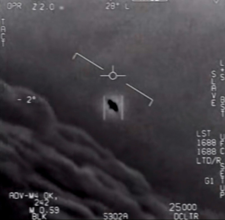 An image from of US military pilot's sighting of an "unidentified anomalous phenomena" that some think is evidence of UFOs