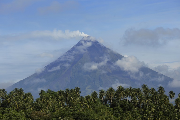 Rescuers Climb Philippine Volcano To Reach Plane Crash Site | IBTimes