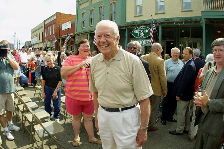 Former US president Jimmy Carter wanders through the crowd after a press conference about receiving the Noble Peace Prize in Plains, Georgia in October 2002