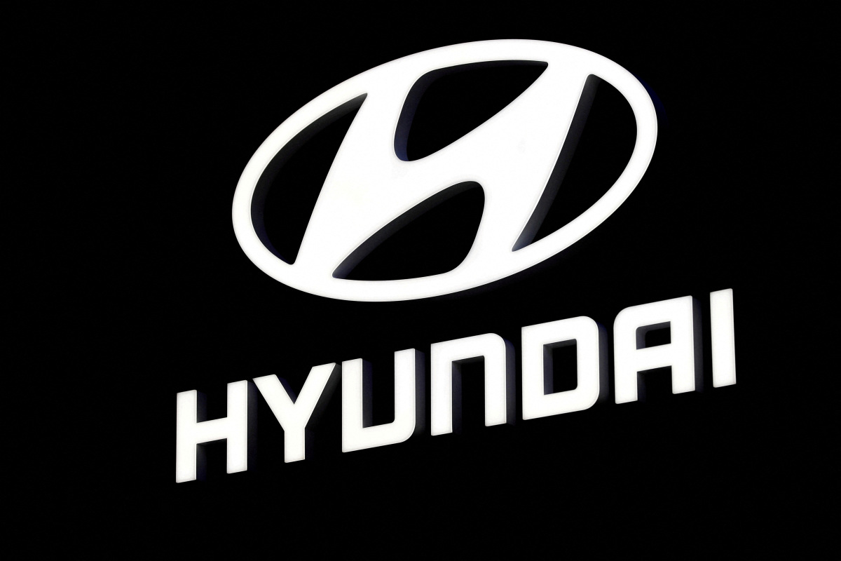 https://d.ibtimes.com/en/full/4424545/hyundai-booth-displays-company-logo-north-american-international-auto-show-detroit.jpg