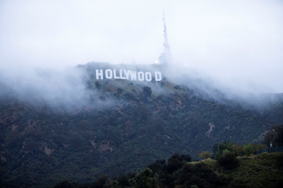 Blizzard Warnings Extend Into Southern California As Snowflakes Brush ...