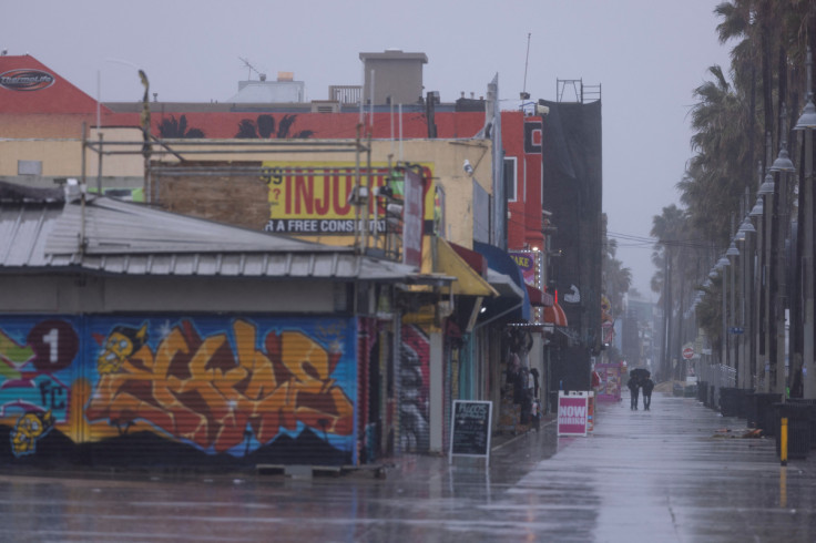 Cold winter storm arrives in Los Angeles
