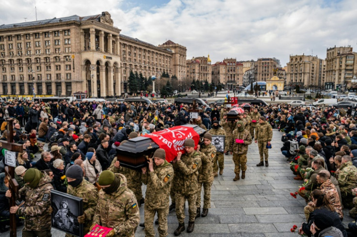 Crowds then came to pay final respects to the dead soldiers on Kyiv's central Independence Square