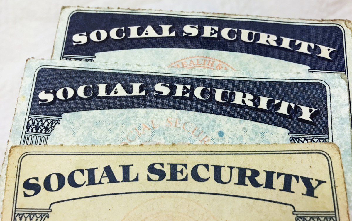 https://d.ibtimes.com/en/full/4429699/us-social-security-card-designs-over-past-several-decades.jpg