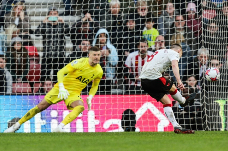 Southampton came from 3-1 down to salvage a 3-3 draw at home to Tottenham