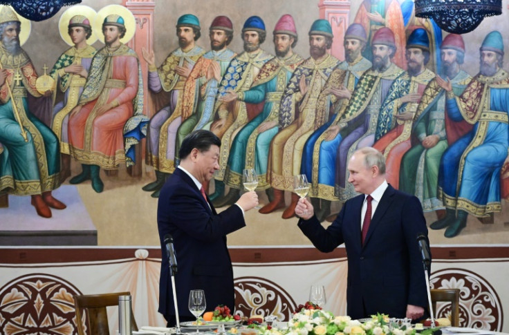 Russian President Vladimir Putin and Chinese President Xi Jinping make a toast following their talks at the Kremlin on March 21, 2023