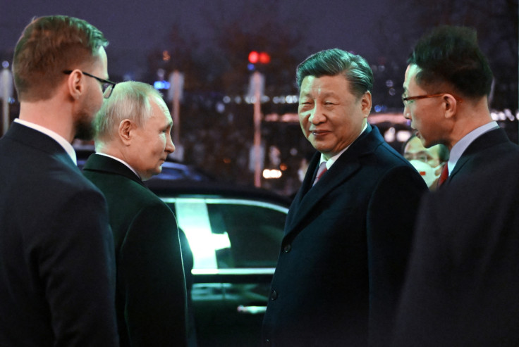 Russian President Vladimir Putin and Chinese President Xi Jinping attend a reception in Moscow