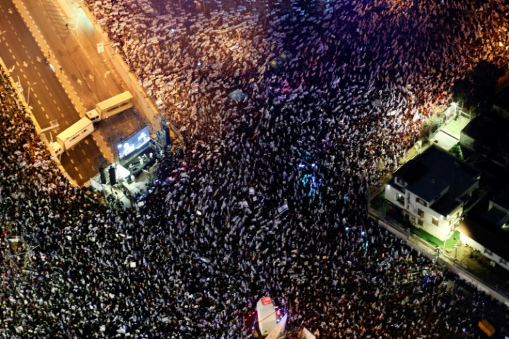 Thousands protests against the judicial reforms in Tel Aviv late Saturday