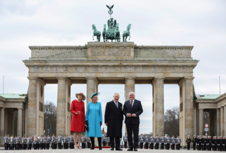 The Brandenburg Gate served for the very first time as the backdrop for the military honours accorded to visiting dignitaries when they visit Germany