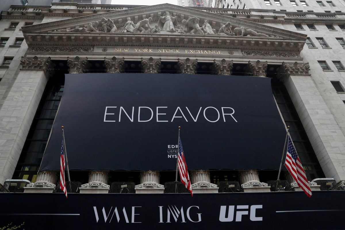 https://d.ibtimes.com/en/full/4441127/endeavor-group-holdings-inc-edr-logo-hangs-new-york-stock-exchange-morning-its-public.jpg