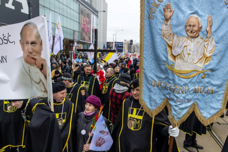 Thousands turned out in Warsaw over the weekend in defence of the John Paul II's reputation