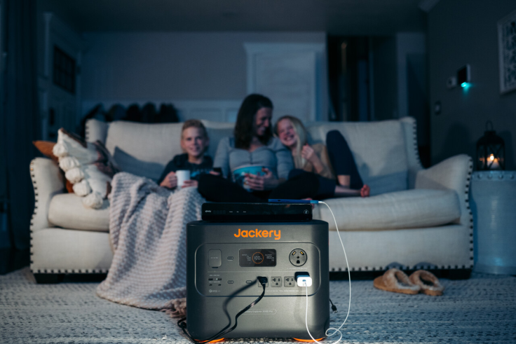 Jackery Solar Generator 3000 Pro