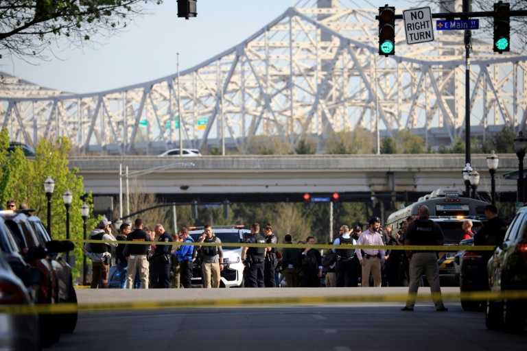 Five Killed At Least 6 Injured In Kentucky Bank Shooting IBTimes   Law Enforcement Officers Respond Active Shooter Near Old National Bank Building Louisville 