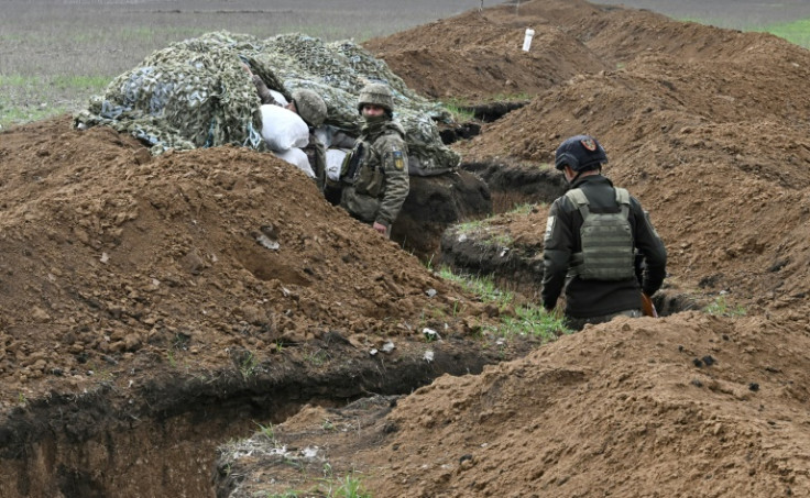 Smaller sections interconnect, forming long defence lines