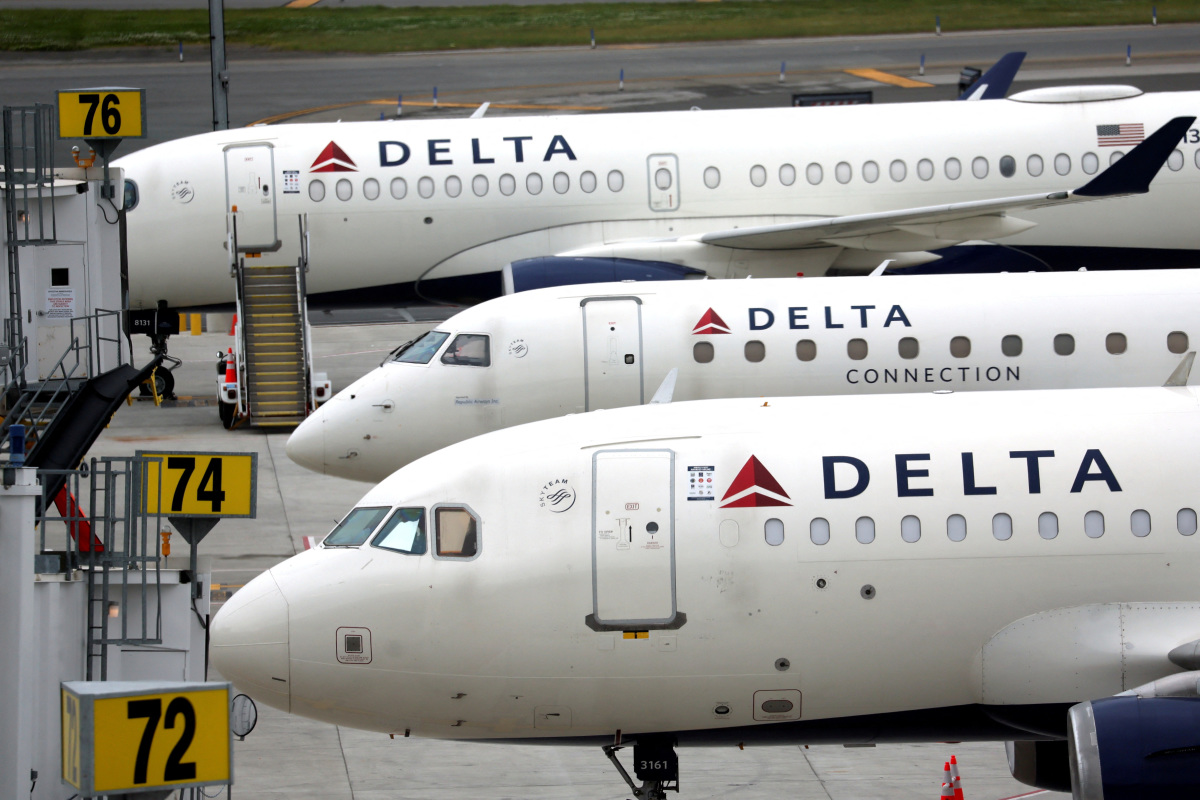 https://d.ibtimes.com/en/full/4444608/new-delta-airlines-terminal-c-laguardia-airport-completed-new-york.jpg