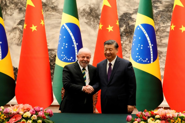 Luiz Inacio Lula da Silva (left) and Xi Jinping (right) called on developed countries to keep their promise to provide 100 billion dollars a year to the poorest countries to fight against the effects of climate change
