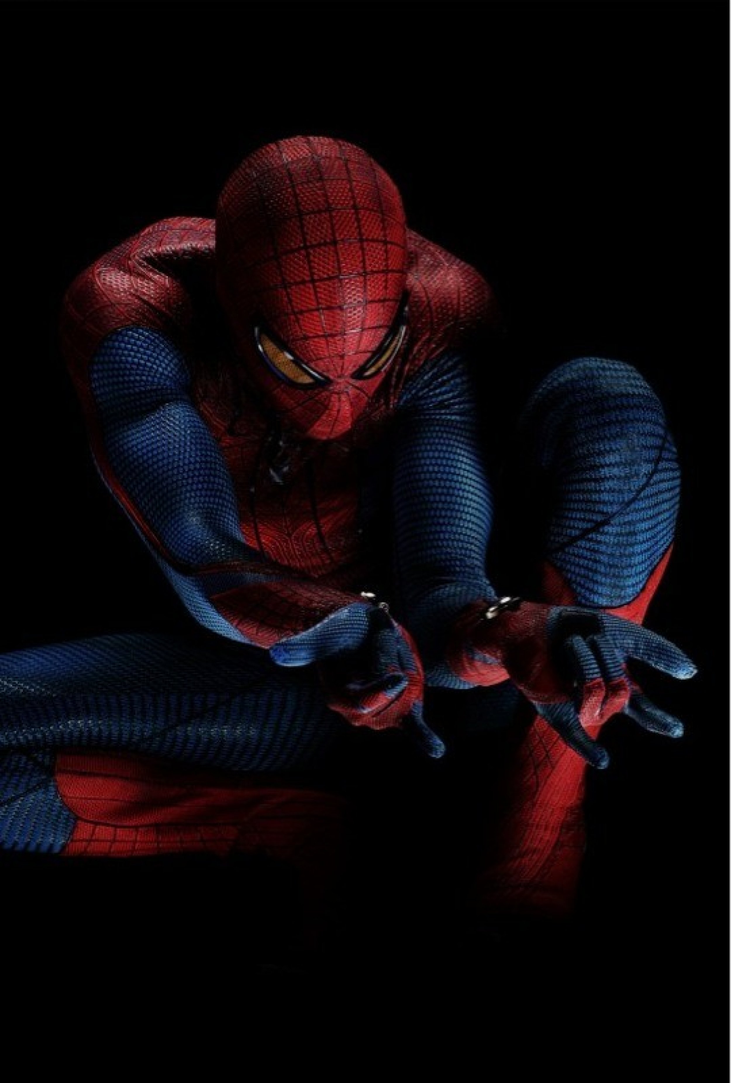 Exclusive close-up pictures of Peter Parkers  masks and costume in  The Amazing Spider-Man  2012