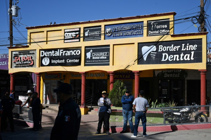 Men jockey for US customers visiting the Mexican medical tourism town known as Molar City