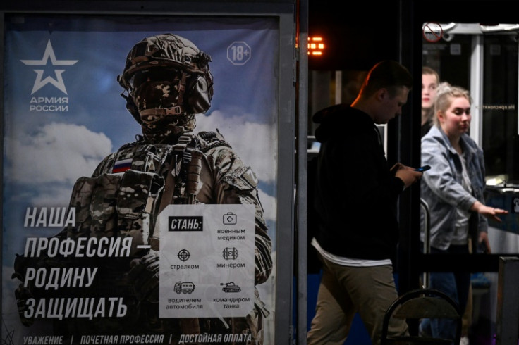 A poster promoting army service, which reads: 'Our job, defending the homeland'