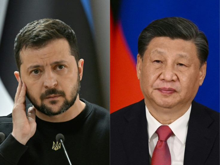 Ukrainian President Volodymyr Zelensky (L) spoke with Chinese leader Xi Jinping by phone