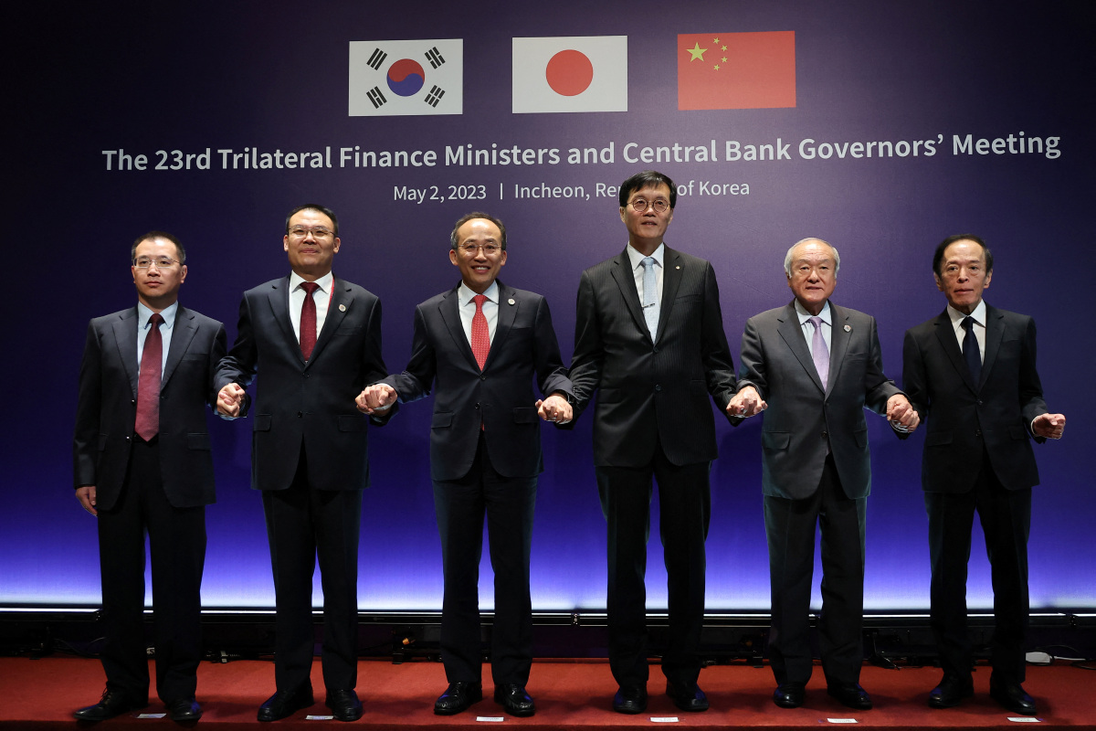 Japan, South Korea Resume Finance Dialogue Amid Geopolitical Tensions