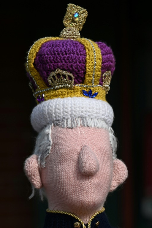 The 'yarnbombers' have created crowns and carriages to mark the coronation